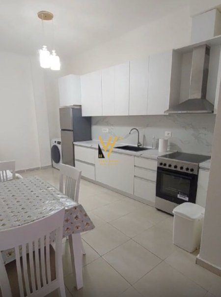 Tirane, jepet me qera shtepi 2+1+Ballkon Kati 0, 50 m² 650 € (SELVIA)