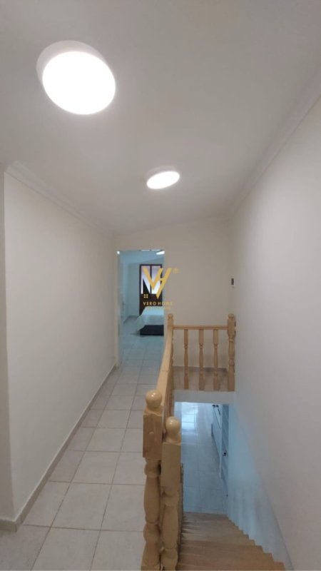 Tirane, jepet me qera shtepi 2+1+Ballkon Kati 0, 50 m² 650 € (SELVIA)