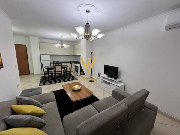 Tirane, jepet me qera apartament 2+1+Ballkon Kati 4, 86 m² 650 € (KOMUNA E PARISIT)