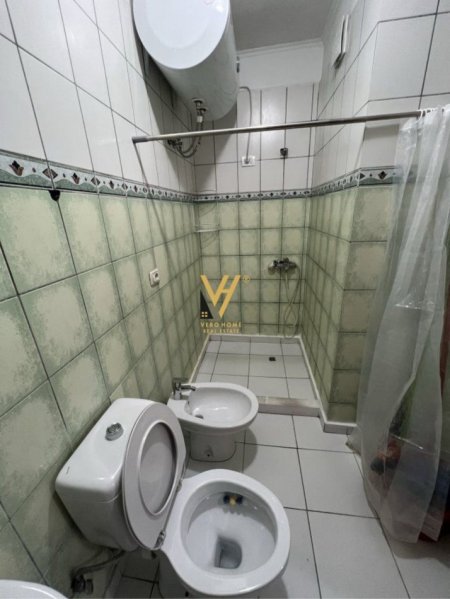 Tirane, jepet me qera apartament 2+1+Ballkon Kati 4, 86 m² 650 € (KOMUNA E PARISIT)
