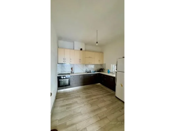 Tirane, shes apartament 2+1+2 , 147 m² 205.000 € (Kopshti Botanik Zoologjik)