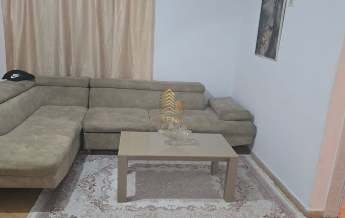 Tirane, jepet me qera apartament 2+1+Ballkon Kati 1, 80 m² 350 € (Rruga Llambi Bonata)