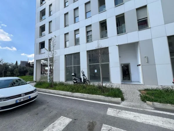 Tirane, jepet me qera ambjent biznesi Kati 0, 177 m² 1.000 € (Siri Kodra)