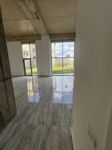 Tirane, jepet me qera ambjent biznesi Kati 0, 177 m² 1.000 € (Siri Kodra)