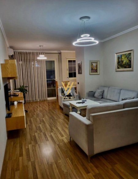 Tirane, jepet me qera apartament 2+1+Ballkon Kati 5, 100 m² 700 € (DON BOSKO)