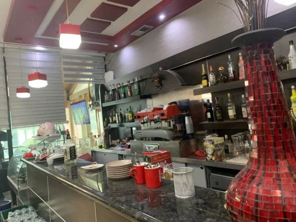 Tirane, jepet me qera lokal Kati 0, 120 m² 1.000 € (RRUGA 5 MAJI)