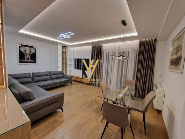 Tirane, jepet me qera apartament 2+1+Ballkon Kati 3, 115 m² 1.000 € (LIQENI ARTIFICIAL)