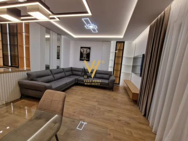 Tirane, jepet me qera apartament 2+1+Ballkon Kati 3, 115 m² 1.000 € (LIQENI ARTIFICIAL)