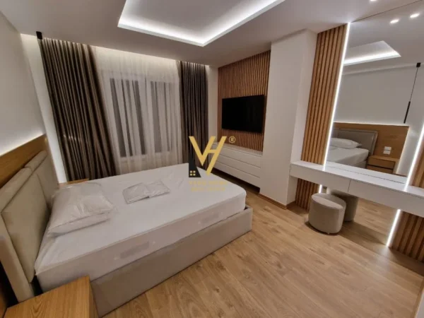 Tirane, jepet me qera apartament 2+1+Ballkon Kati 3, 115 m² 1.000 € (LIQENI ARTIFICIAL)