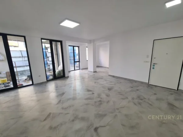 Tirane, jepet me qera zyre Kati 3, 125 m² 800 € (Rruga Dibres)