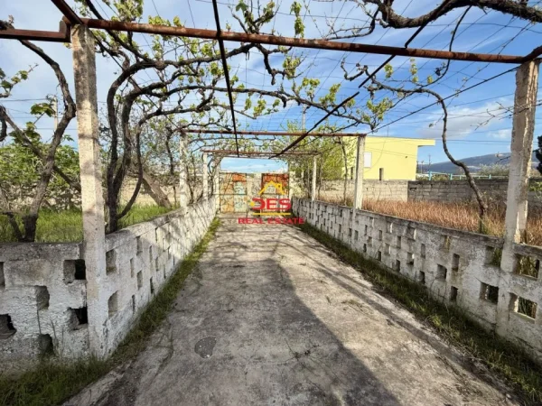 Vlore, shitet shtepi 2+1+Ballkon Kati 0, 128 m² 155.000 € (Rruga Mis Durhan)