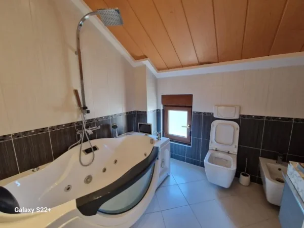 Tirane, shitet Vile 3 Katshe , 224 m² 610.000 € (Teg, Kolombo 2)