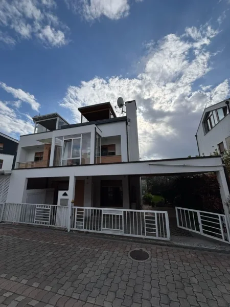 Tirane, shitet Vile 3 Katshe , 224 m² 610.000 € (Teg, Kolombo 2)