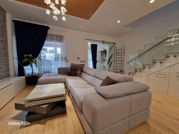 Tirane, shitet Vile 3 Katshe , 224 m² 610.000 € (Teg, Kolombo 2)