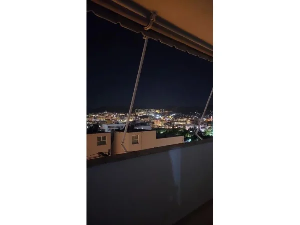 Tirane, jepet me qera apartament 3+1 Kati 10, 118 m² 650 € (Ish Parku)