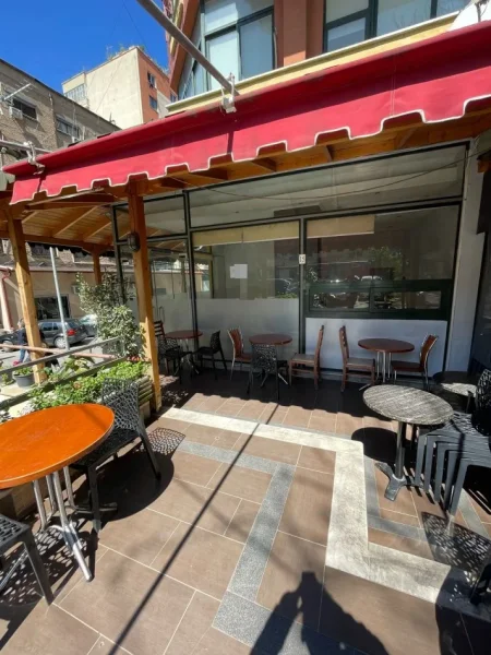 Tirane, jepet me qera ambjent biznesi Kati 0, 80 m² 500 € (RRUGA E KAVAJES)