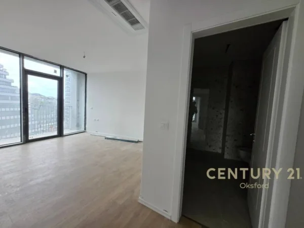 Tirane, jepet me qera zyre Kati 6, 215 m² 2.500 € (LAKE VIEW)