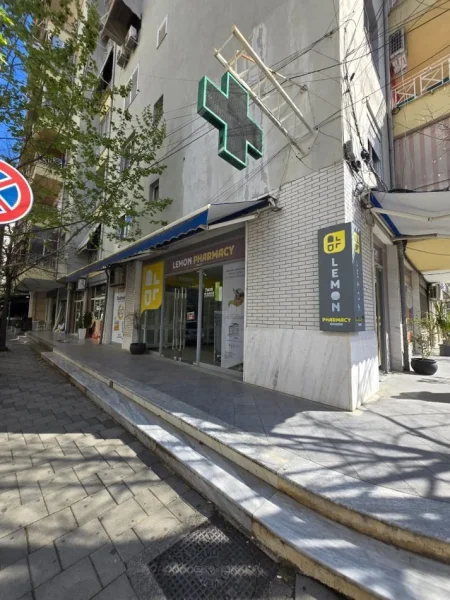 Tirane, jepet me qera Kati 0, 70 m² 1.250 € (Komuna e Parisit)
