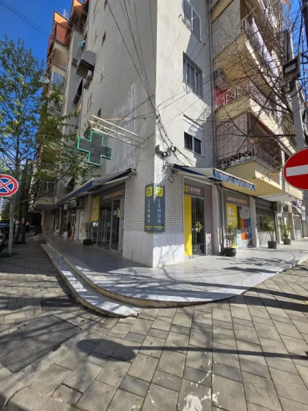 Tirane, jepet me qera Kati 0, 70 m² 1.250 € (Komuna e Parisit)