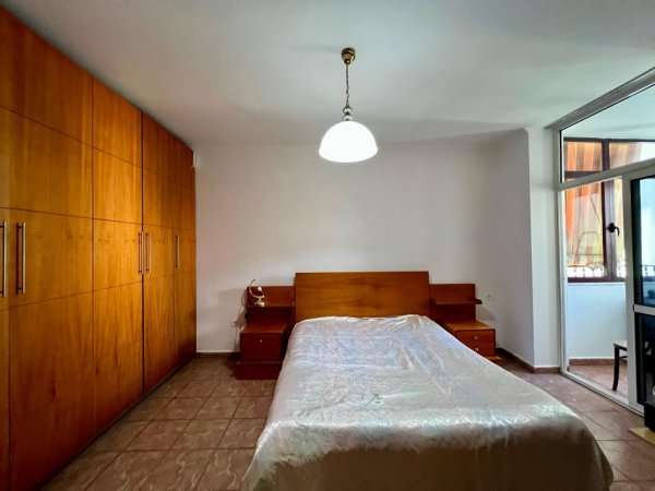 Tirane, jepet me qera apartament 2+1+Ballkon Kati 3, 100 m² 500 € (Ish Restorant Durresi)