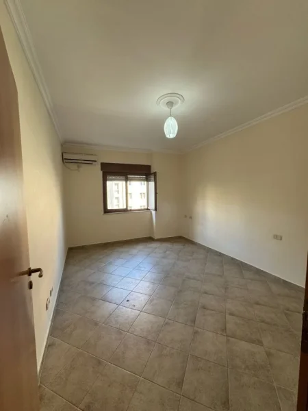 Tirane, jepet me qera zyre Kati 2, 127 m² 700 € (9 Kateshet)
