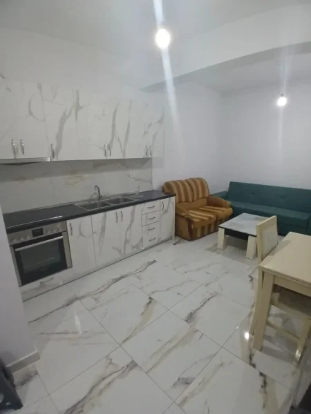 Tirane, jepet me qera apartament 1+1+Ballkon Kati 1, 58 m² 300 € (ASTIR)
