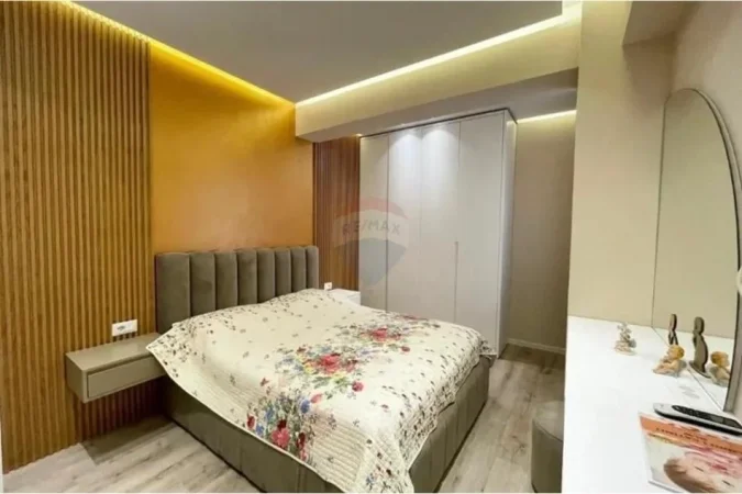 Tirane, jepet me qera apartament 2+1+Aneks+Ballkon Kati 8, 120 m² 750 € (Rruga e Kavajes)