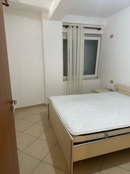 Tirane, jepet me qera apartament 1+1+Aneks+Ballkon Kati 4, 70 m² 350 € (astir)