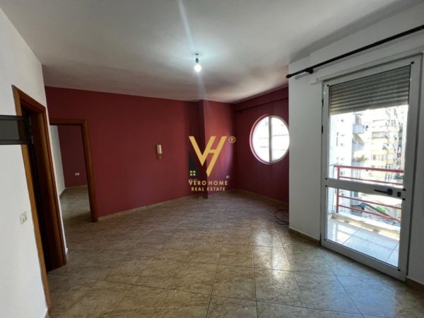 Tirane, jepet me qera apartament 2+1+Ballkon Kati 6, 100 m² 500 € (KOMUNA E PARISIT)