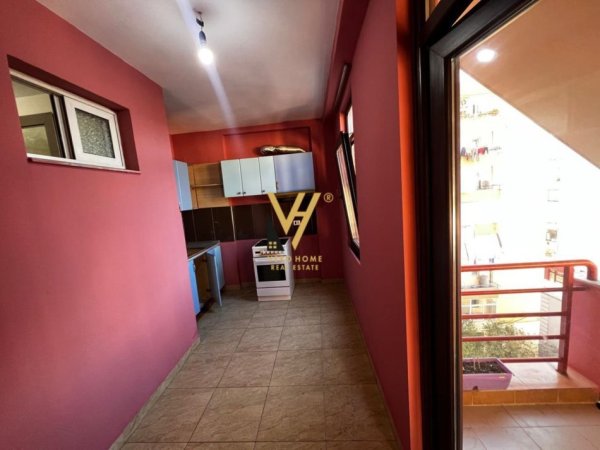Tirane, jepet me qera apartament 2+1+Ballkon Kati 6, 100 m² 500 € (KOMUNA E PARISIT)