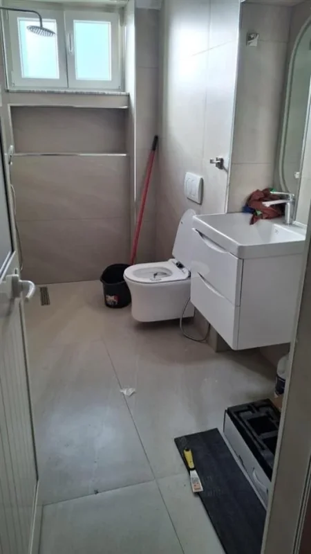 Tirane, jepet me qera apartament 2+1+Ballkon Kati 2, 90 m² 700 € (RRUGA E DURRSIT)