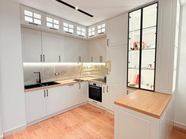 Tirane, jepet me qera apartament 2+1+Ballkon Kati 3, 102 m² 900 € (Porcelan, Rezidenca Erli)