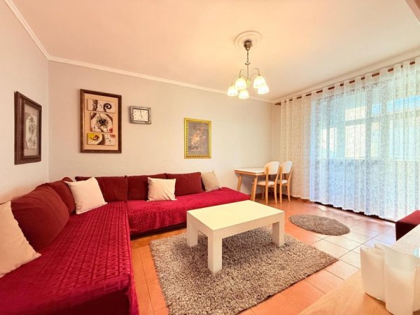 Tirane, jepet me qera apartament 2+1+Ballkon Kati 5, 68 m² 500 € (Restorant Durresi)