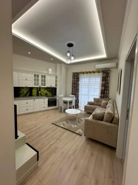 Tirane, jepet me qera apartament 2+1 Kati 4, 80 m² 600 € (Liqeni i Thate)