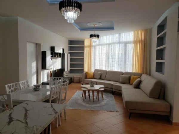 Tirane, jepet me qera apartament 1+1+Ballkon Kati 4, 60 m² 600 € (Liqeni i Thate)