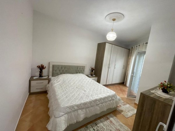 Tirane, jepet me qera apartament 1+1+Ballkon Kati 4, 60 m² 600 € (Liqeni i Thate)
