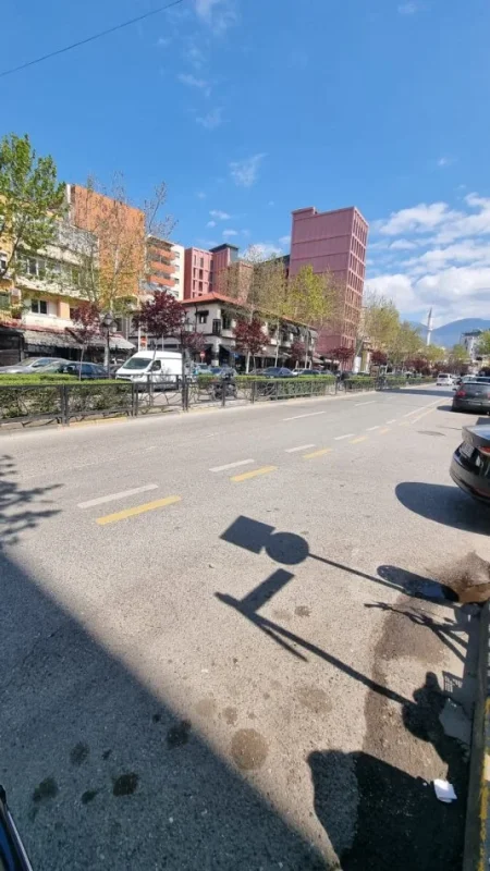 Tirane, jepet me qera zyre Kati 7, 60 m² 1.000 € (JEPET ME QERA SUPER AMBIENT BIZNESI NE RRUGEN E KAVAJES)