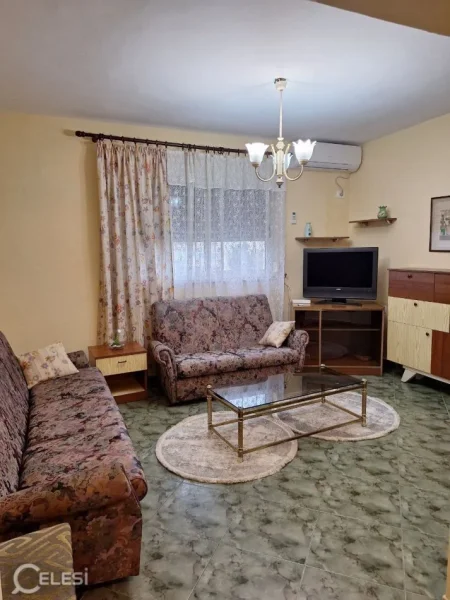 Tirane, jepet me qera apartament 2+1+Ballkon Kati 5, 75 m² 550 € (STADIUMI DINAMO)