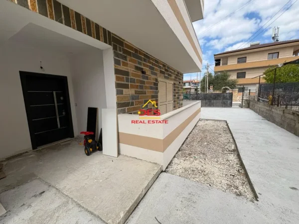 Vlore, jepet me qera Vile 2+1+Ballkon Kati 0, 134 m² 380 € (Rruga Sokrat Leka)