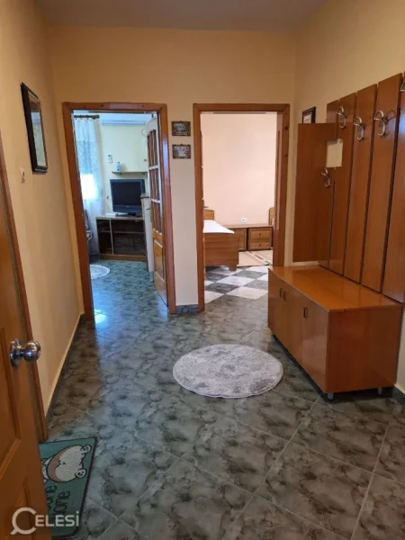 Tirane, jepet me qera apartament 2+1+Ballkon Kati 5, 75 m² 550 € (STADIUMI DINAMO)