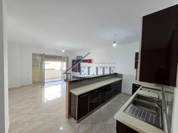 Tirane, shitet apartament 2+1+Ballkon Kati 4, 119 m² 137.000 € (Yzberisht)
