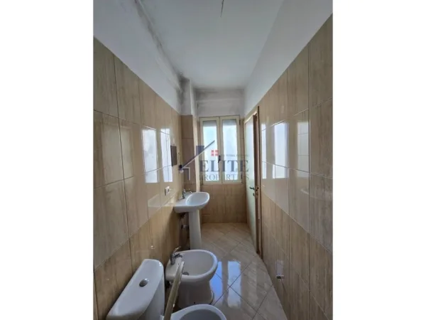 Tirane, shitet apartament 2+1+Ballkon Kati 4, 119 m² 137.000 € (Yzberisht)