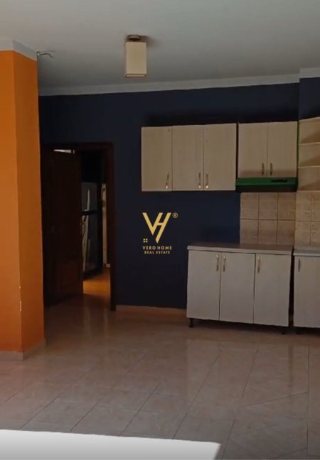 Tirane, jepet me qera apartament 2+1+Ballkon Kati 7, 80 m² 400 € (BRRYLI)