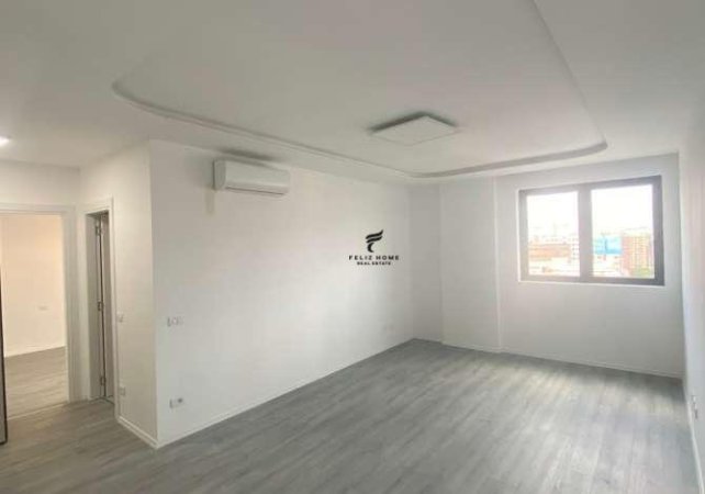 Tirane, jepet me qera zyre Kati 7, 115 m² 900 € (KOMUNA E PARISIT)