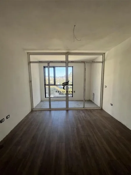 Tirane, jepet me qera apartament 1+1+Ballkon Kati 3, 81 m² 600 € (FUSHA E AVIACIONIT)