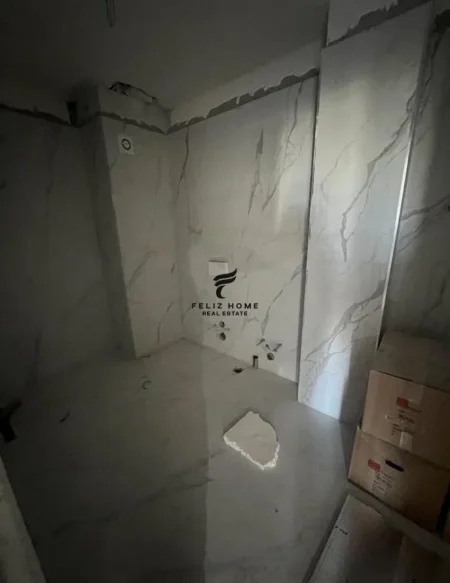 Tirane, jepet me qera apartament 1+1+Ballkon Kati 3, 81 m² 600 € (FUSHA E AVIACIONIT)