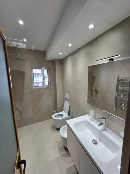 Tirane, jepet me qera apartament 1+1 Kati 2, 56 m² 600 € 