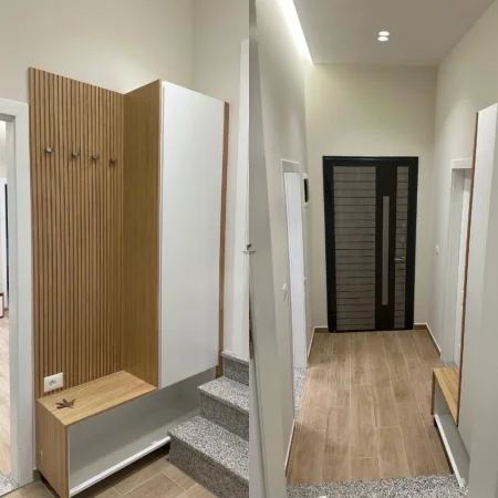 Tirane, jepet me qera apartament 2+1+Ballkon Kati 1, 80 m² 600 € (DON BOSKO)