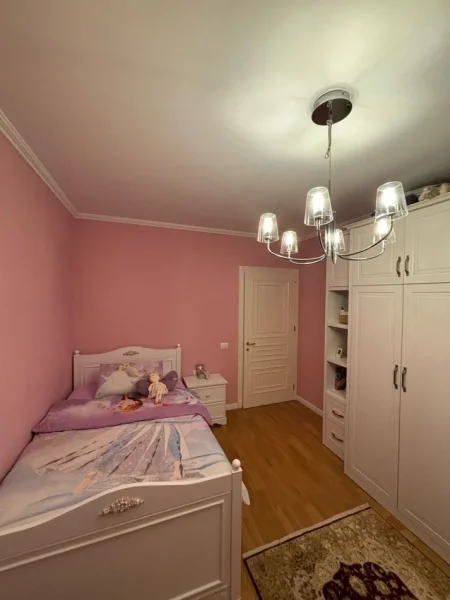 Tirane, shitet apartament 3+1+Ballkon Kati 1, 171 m² 390.000 €