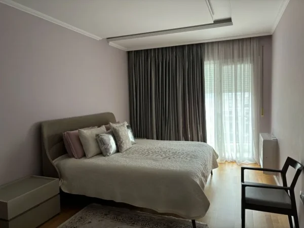 Tirane, shitet apartament 3+1+Ballkon Kati 1, 171 m² 390.000 €